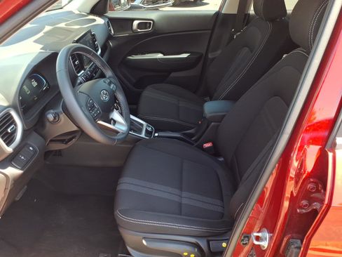 Certified 2025 Hyundai Venue SEL FWD image 13