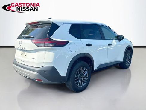 Used 2023 Nissan Rogue S AWD/4WD image 9