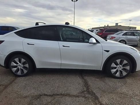 Used 2021 Tesla Model Y Long Range image 4