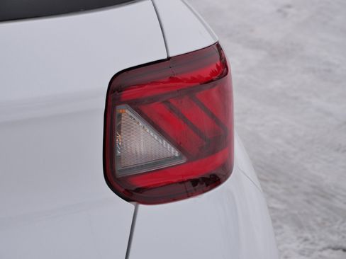 Certified 2025 Hyundai Venue SEL image 17