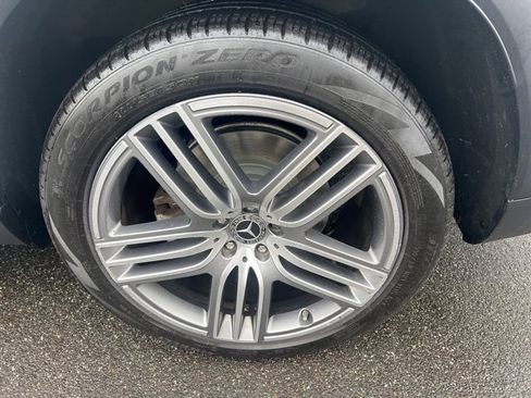 Used 2021 Mercedes-Benz GLS 450 4MATIC image 11