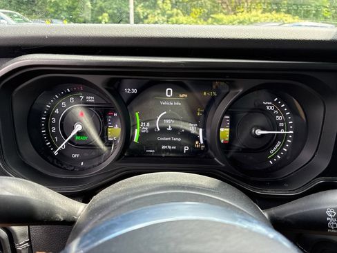 Used 2024 Jeep Wrangler Unlimited Sahara w/ Technology Group AWD/4WD image 17