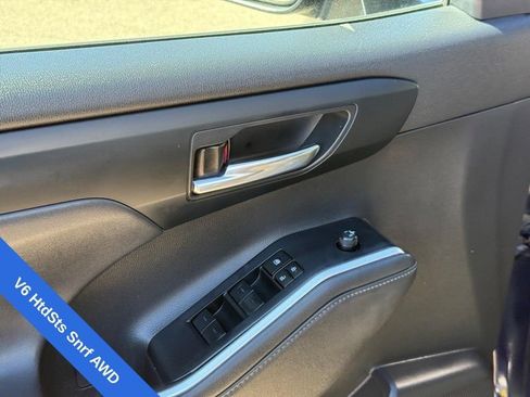 Used 2022 Toyota Highlander XLE AWD/4WD image 19