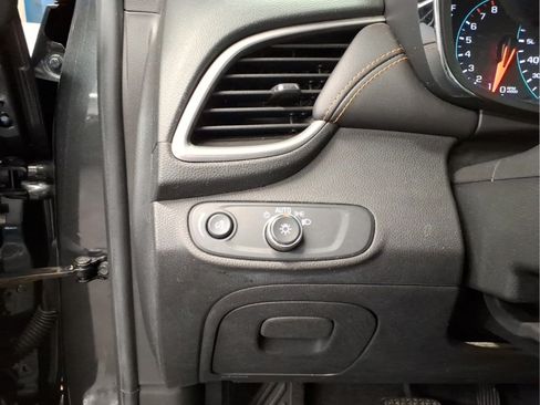 Certified 2018 Chevrolet Trax LT w/ LT Convenience Package FWD image 15