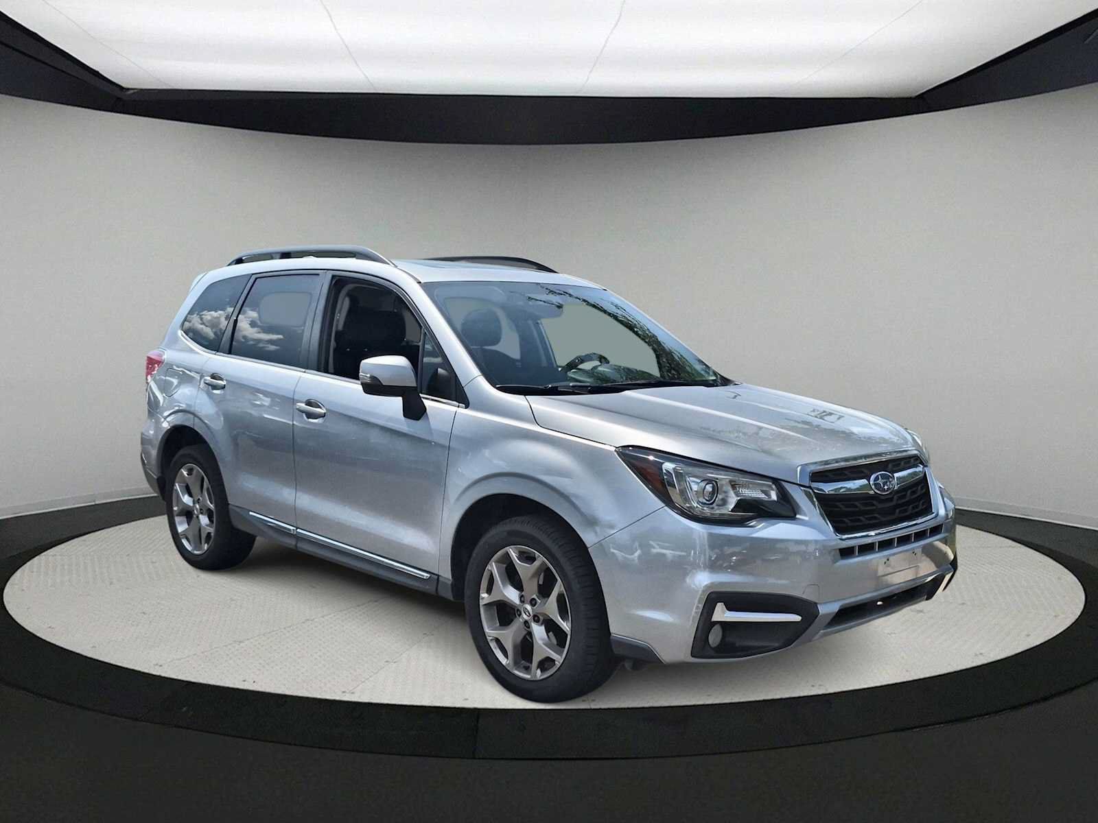 Used 2017 Subaru Forester 2.5i Touring AWD/4WD image 2