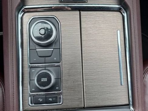 Used 2024 Ford Expedition Limited AWD/4WD image 30
