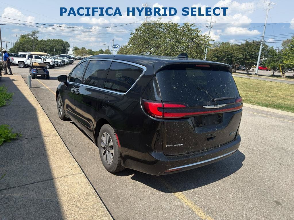 Used 2024 Chrysler Pacifica Limited FWD image 4