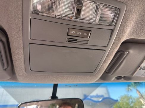 Used 2011 Toyota Highlander 4WD w/ Tech Pkg image 24