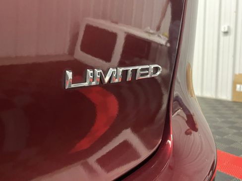 Used 2019 Chrysler Pacifica Limited w/ Tire & Wheel Group image 16