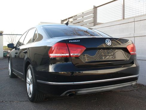 Used 2014 Volkswagen Passat 1.8T SEL Premium image 30