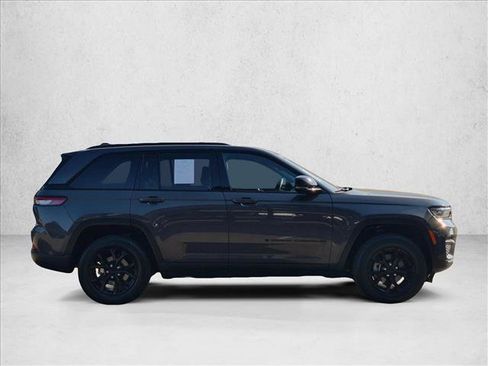 Used 2024 Jeep Grand Cherokee Altitude AWD/4WD image 4