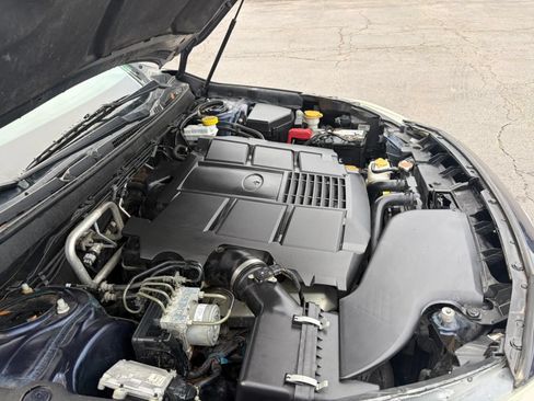 Used 2018 Subaru Outback 3.6R Touring AWD/4WD image 11