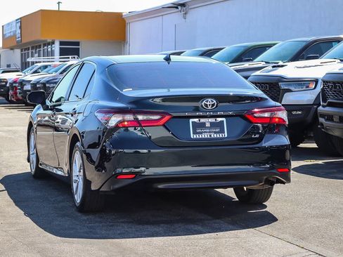 Used 2021 Toyota Camry LE w/ Convenience Package FWD image 6