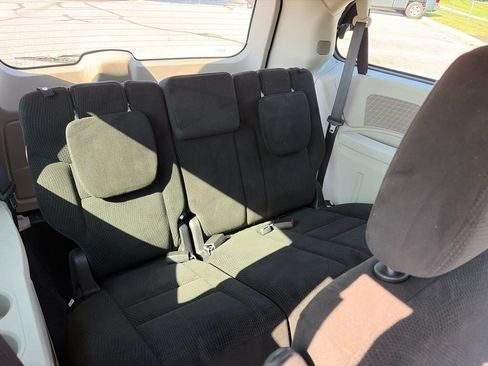 Used 2016 Dodge Grand Caravan American Value Package FWD image 27