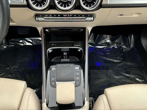 Used 2022 Mercedes-Benz GLB 250 4MATIC image 15