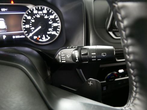 Used 2025 Nissan Rogue SV AWD/4WD image 31