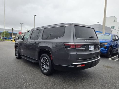 Used 2023 Jeep Wagoneer L Series II AWD/4WD image 5