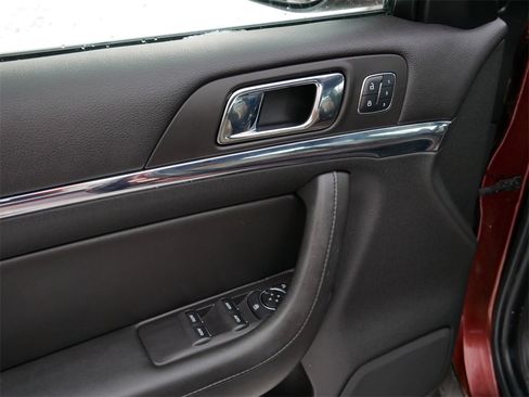 Used 2016 Lincoln MKS AWD image 15