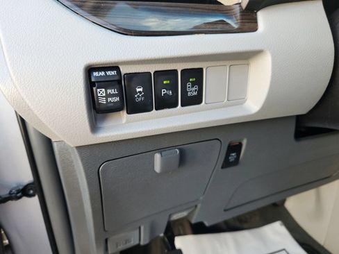 Used 2016 Toyota Sienna XLE w/ XLE Navigation Package FWD image 10