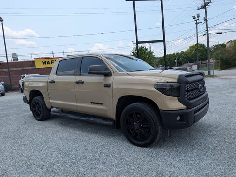 Used 2020 Toyota Tundra SR5 w/ SR5 Upgrade Package AWD/4WD image 3