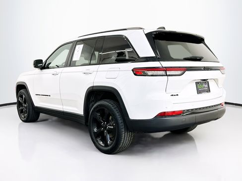 Used 2023 Jeep Grand Cherokee Altitude image 5