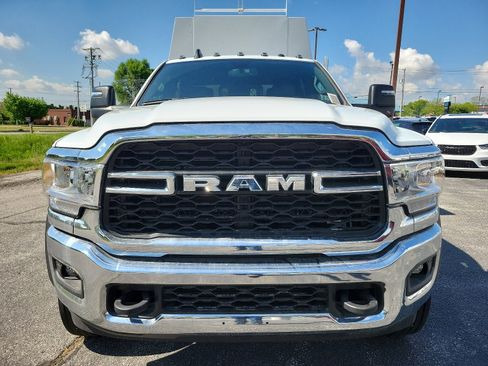 New 2024 RAM 5500 Tradesman w/ Chrome Appearance Group image 3