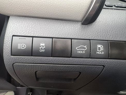 Used 2021 Toyota Camry SE image 11