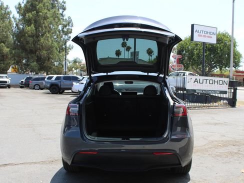 Used 2023 Tesla Model Y Long Range AWD/4WD image 31