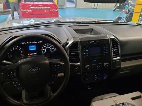 Used 2015 Ford F150 XLT w/ Trailer Tow Package image 8