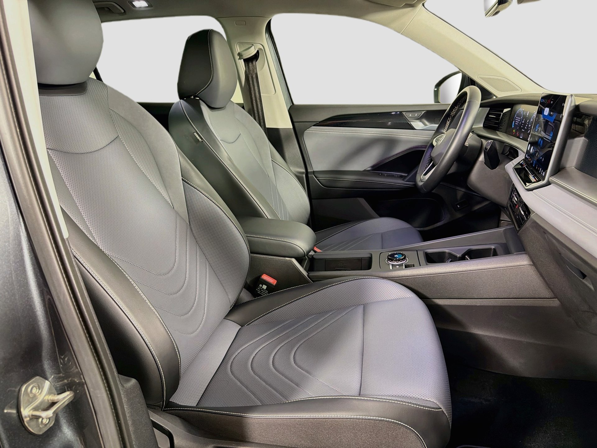 Certified 2026 Volkswagen Tiguan SE AWD/4WD image 28