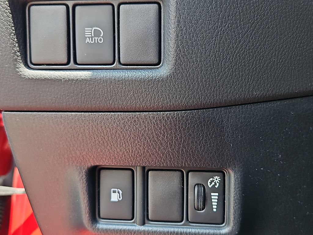 Used 2020 Toyota C-HR LE FWD image 24