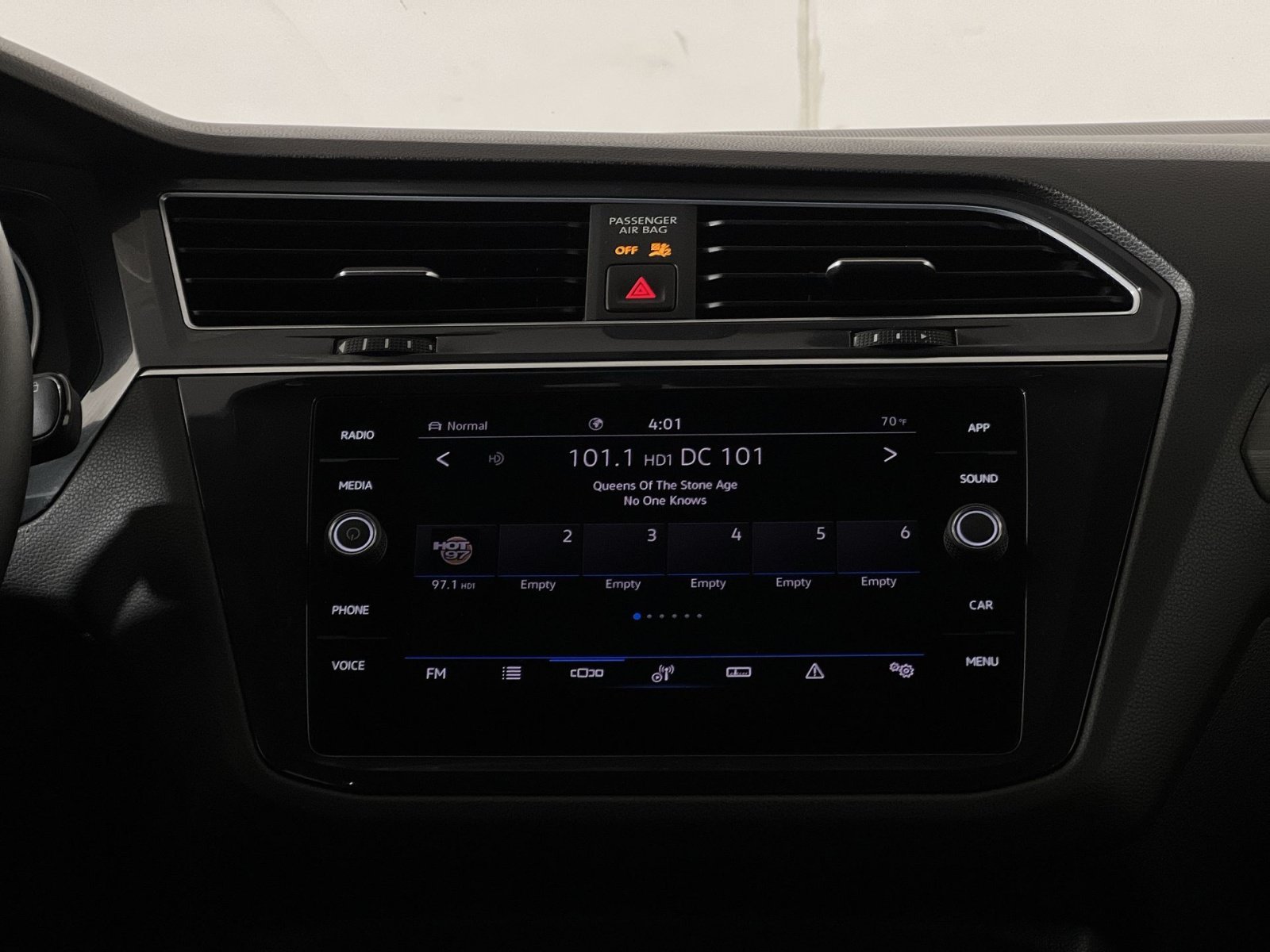 Used 2021 Volkswagen Tiguan SE R-Line AWD/4WD image 18