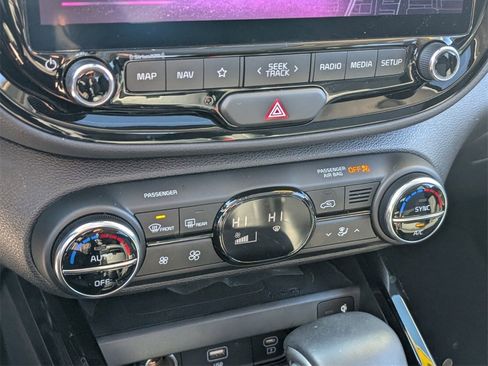 Used 2024 Kia Soul EX image 25