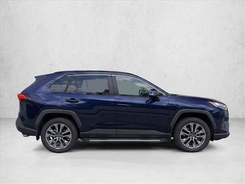Used 2022 Toyota RAV4 XLE Premium FWD image 8