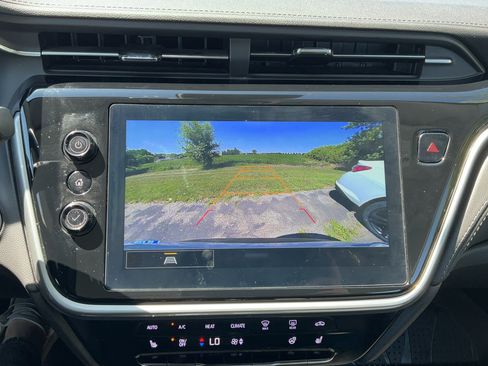 Certified 2023 Chevrolet Bolt EUV LT w/ Comfort Package FWD image 39