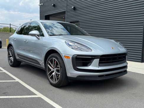 Certified 2022 Porsche Macan S AWD/4WD image 9