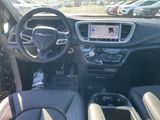 New 2025 Chrysler Pacifica Select image 4