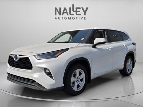 Used 2023 Toyota Highlander LE image 1