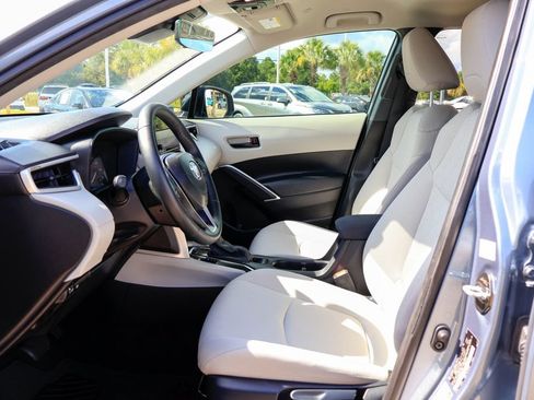 Used 2025 Toyota Corolla Cross LE FWD image 9