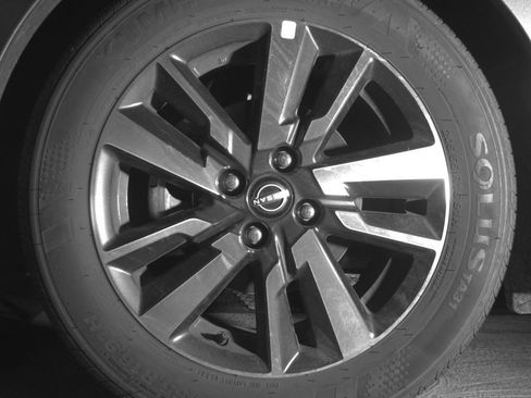 Used 2025 Nissan Versa SV image 12