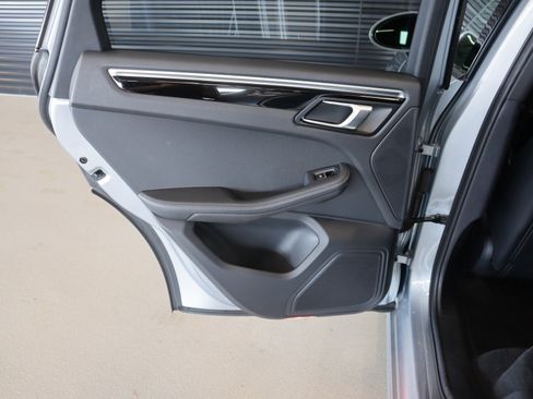 Certified 2023 Porsche Macan AWD/4WD image 24