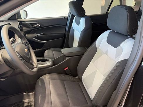 Used 2026 Chevrolet Trax LS w/ LS Convenience Package FWD image 10