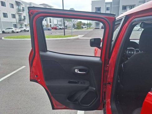 Used 2021 Jeep Renegade Sport FWD image 24