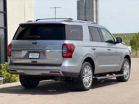 Used 2024 Ford Expedition Limited AWD/4WD image 5