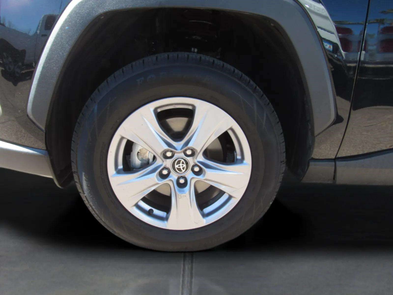 Used 2025 Toyota RAV4 XLE FWD image 4