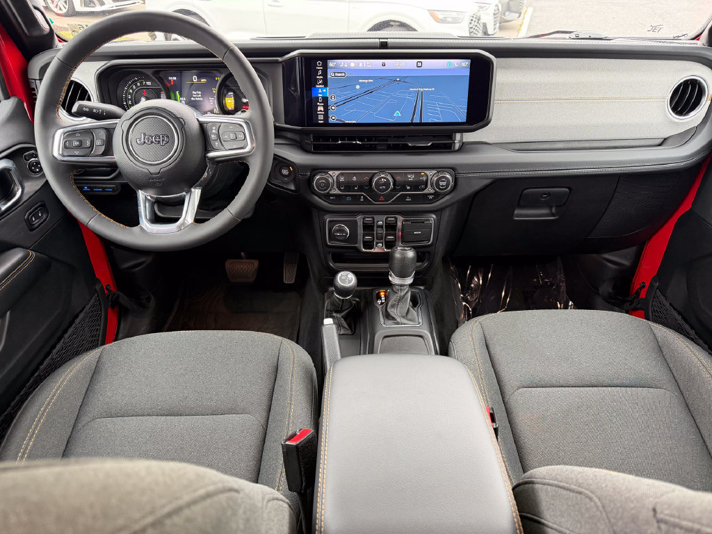 Used 2024 Jeep Wrangler Unlimited Sahara w/ Technology Group AWD/4WD image 2