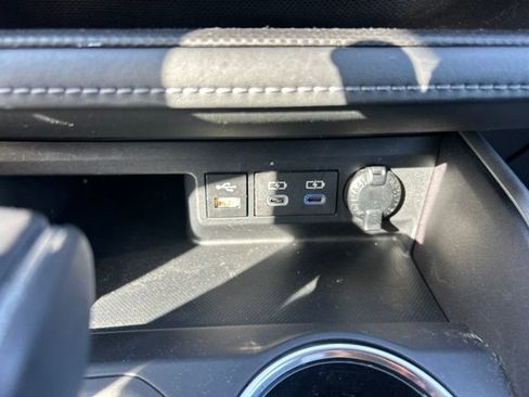 Used 2022 Toyota Highlander XLE AWD/4WD image 21