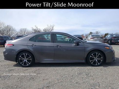 Used 2019 Toyota Camry SE w/ Convenience Package image 3
