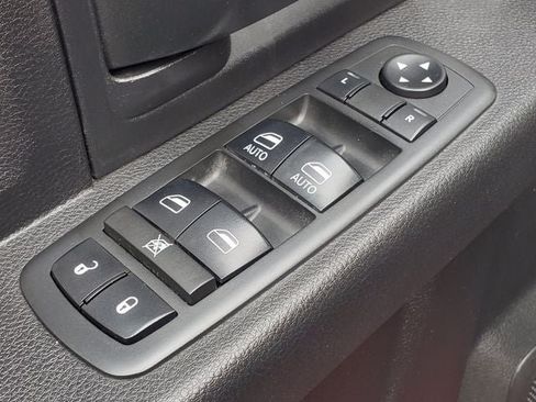 Used 2017 RAM 1500 ST w/ SXT Appearance Group AWD/4WD image 7