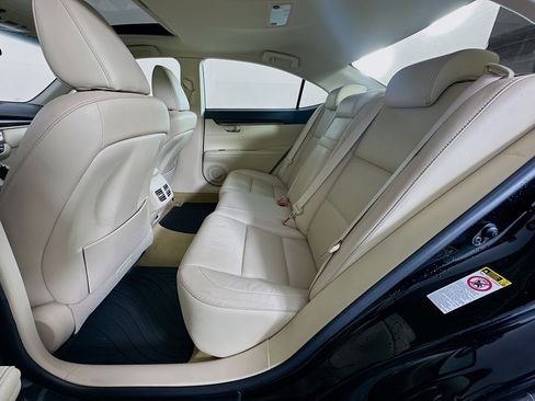 Used 2014 Lexus ES 350 w/ Luxury Package image 28